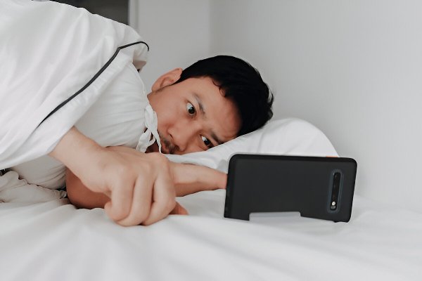 Sering Nonton Video Porno Bikin Sulit Mencapai Orgasme. Benarkah? [Waktu Baca 3 Menit]